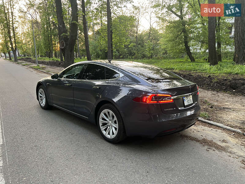 Ліфтбек Tesla Model S 2018 в Чернівцях