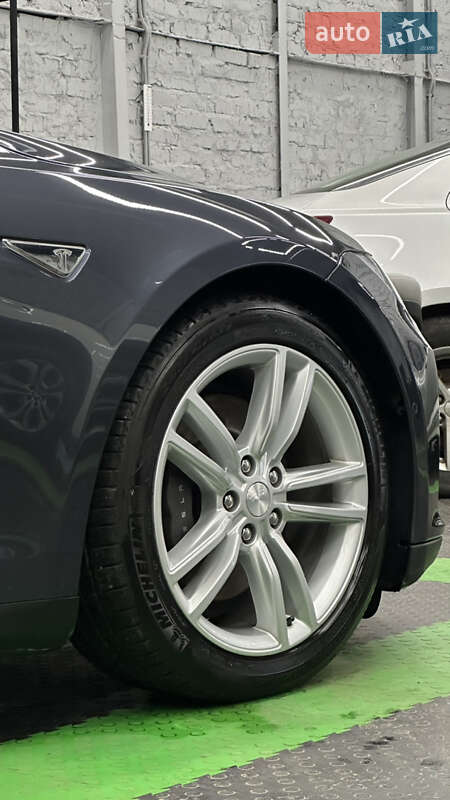 Ліфтбек Tesla Model S 2015 в Харкові
