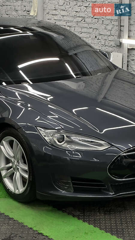 Ліфтбек Tesla Model S 2015 в Харкові