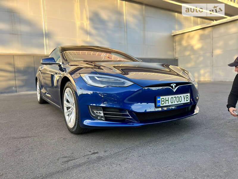 Лифтбек Tesla Model S 2017 в Одессе