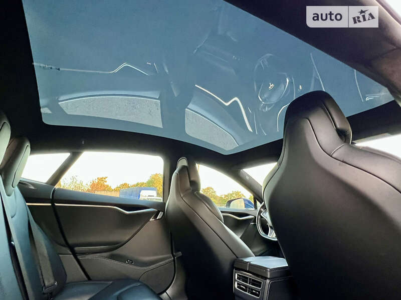 Лифтбек Tesla Model S 2017 в Одессе