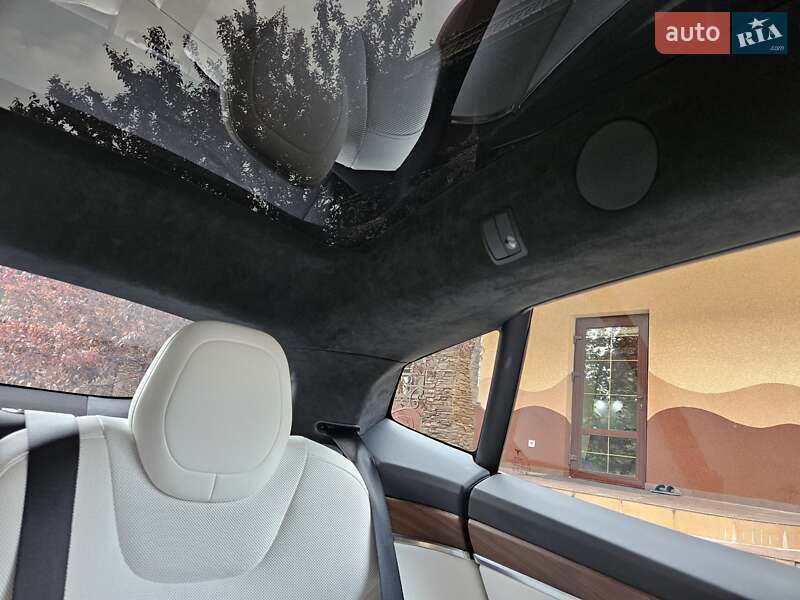 Лифтбек Tesla Model S 2022 в Черновцах