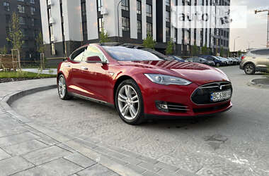 Лифтбек Tesla Model S 2015 в Львове