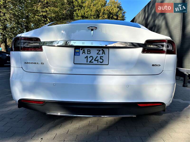 Лифтбек Tesla Model S 2015 в Виннице