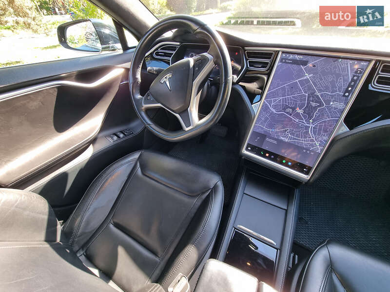 Лифтбек Tesla Model S 2015 в Львове