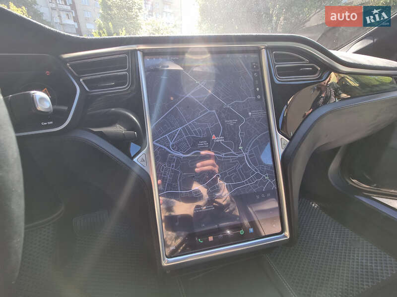 Лифтбек Tesla Model S 2015 в Львове