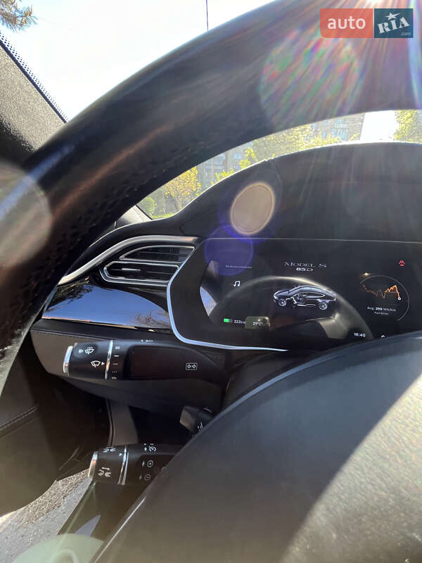 Лифтбек Tesla Model S 2015 в Львове