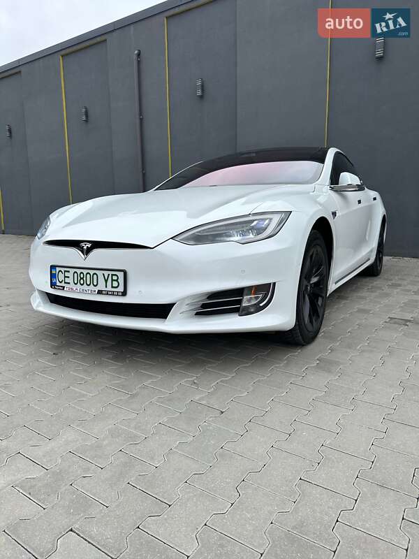 Лифтбек Tesla Model S 2017 в Черновцах