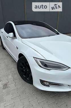 Лифтбек Tesla Model S 2017 в Черновцах