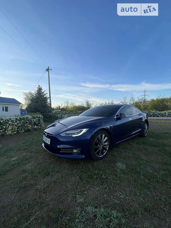 Лифтбек Tesla Model S 2017 в Каменском