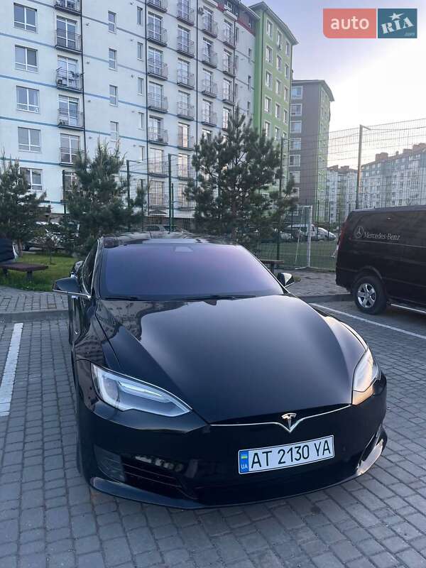 Ліфтбек Tesla Model S 2016 в Івано-Франківську