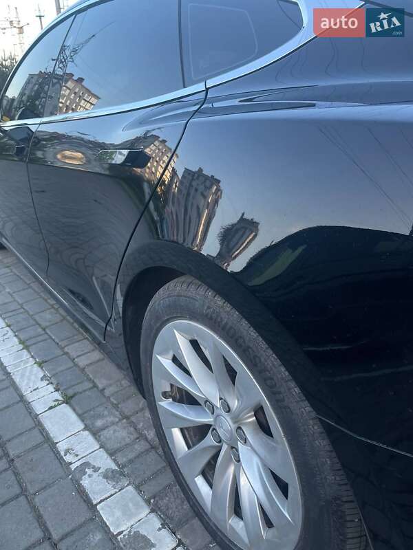 Ліфтбек Tesla Model S 2016 в Івано-Франківську