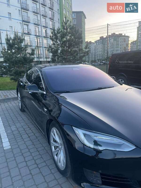 Ліфтбек Tesla Model S 2016 в Івано-Франківську