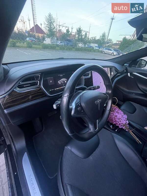 Ліфтбек Tesla Model S 2016 в Івано-Франківську