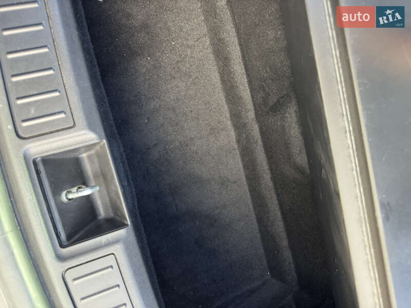 Лифтбек Tesla Model S 2018 в Киеве