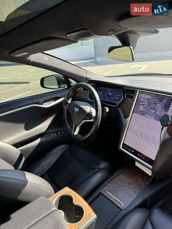 Лифтбек Tesla Model S 2018 в Киеве