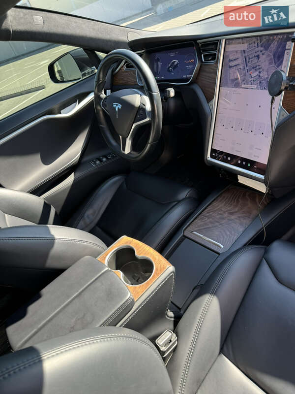 Лифтбек Tesla Model S 2018 в Киеве