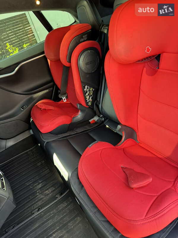 Лифтбек Tesla Model S 2018 в Киеве