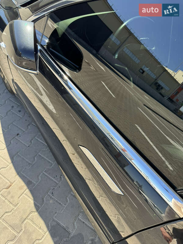 Лифтбек Tesla Model S 2018 в Киеве