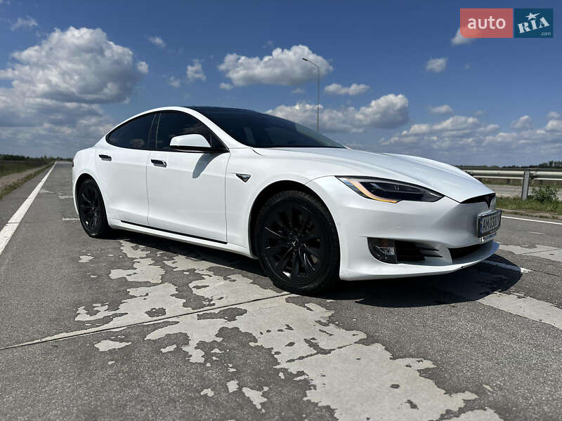 Лифтбек Tesla Model S 2017 в Житомире