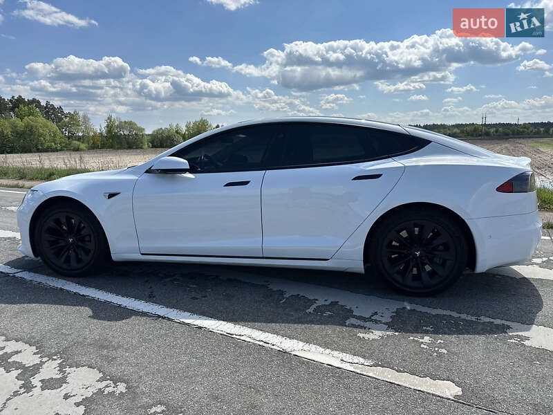 Лифтбек Tesla Model S 2017 в Житомире