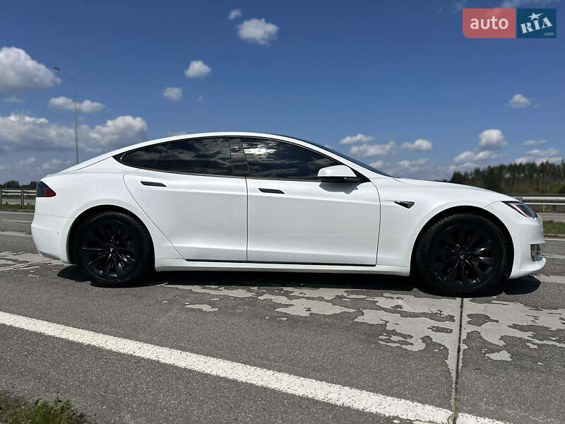 Лифтбек Tesla Model S 2017 в Житомире