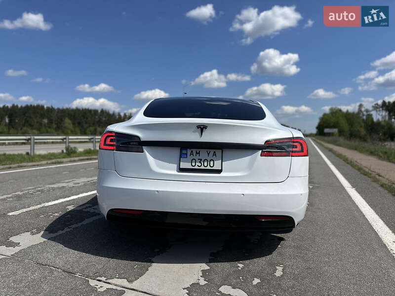 Лифтбек Tesla Model S 2017 в Житомире