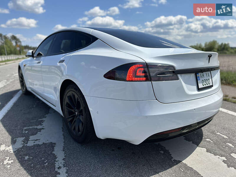 Лифтбек Tesla Model S 2017 в Житомире