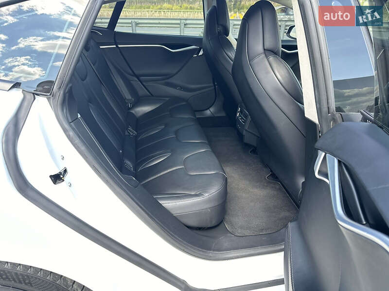 Лифтбек Tesla Model S 2017 в Житомире