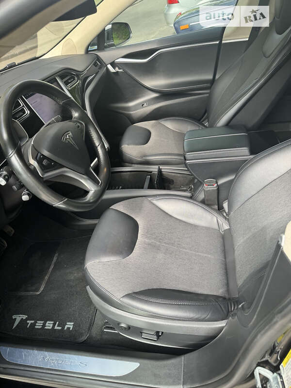 Лифтбек Tesla Model S 2016 в Тернополе