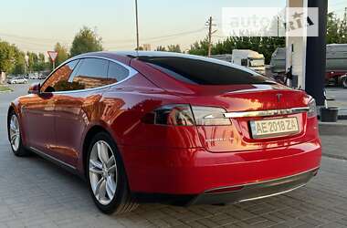 Лифтбек Tesla Model S 2016 в Днепре