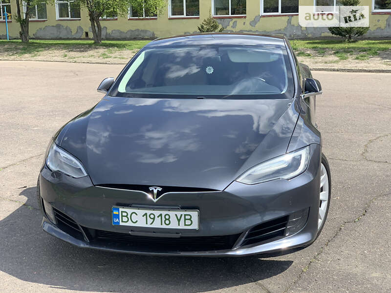 Лифтбек Tesla Model S 2017 в Червонограде
