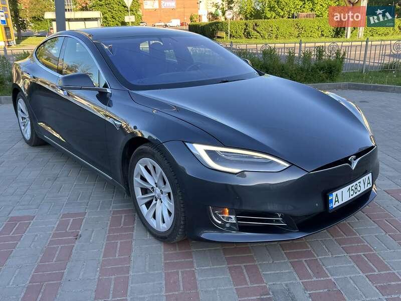 Лифтбек Tesla Model S 2017 в Киеве