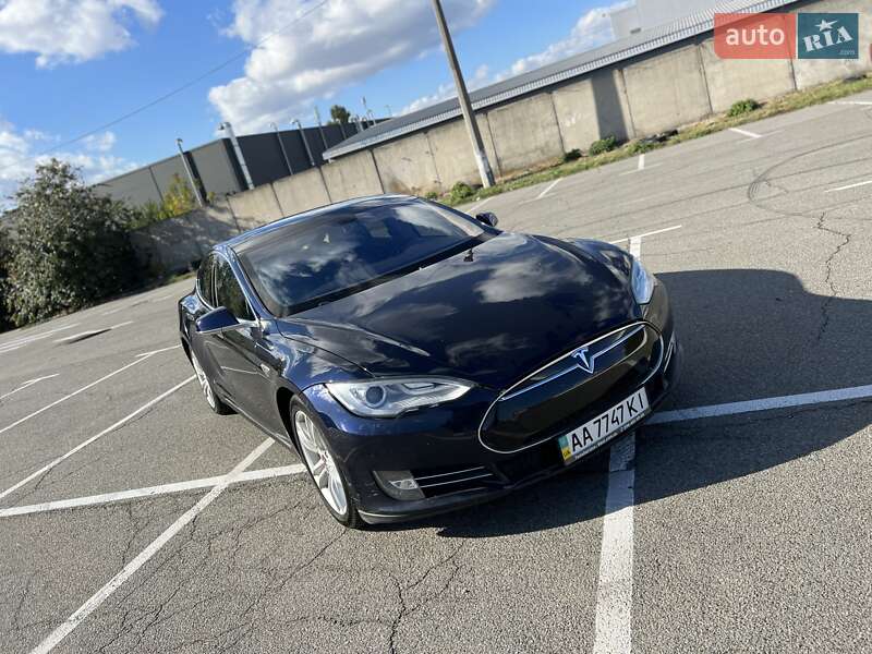Tesla Model S 2013