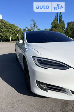 Лифтбек Tesla Model S 2016 в Кривом Роге