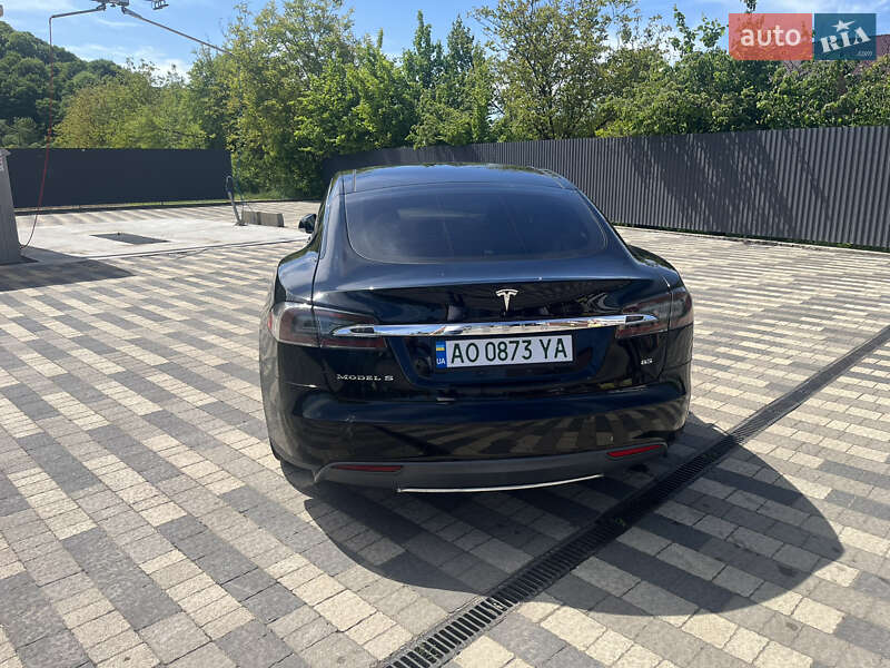 Ліфтбек Tesla Model S 2014 в Сваляві