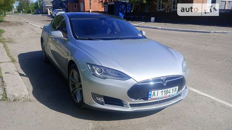 Ліфтбек Tesla Model S 2013 в Борисполі