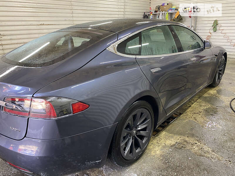 Лифтбек Tesla Model S 2019 в Львове