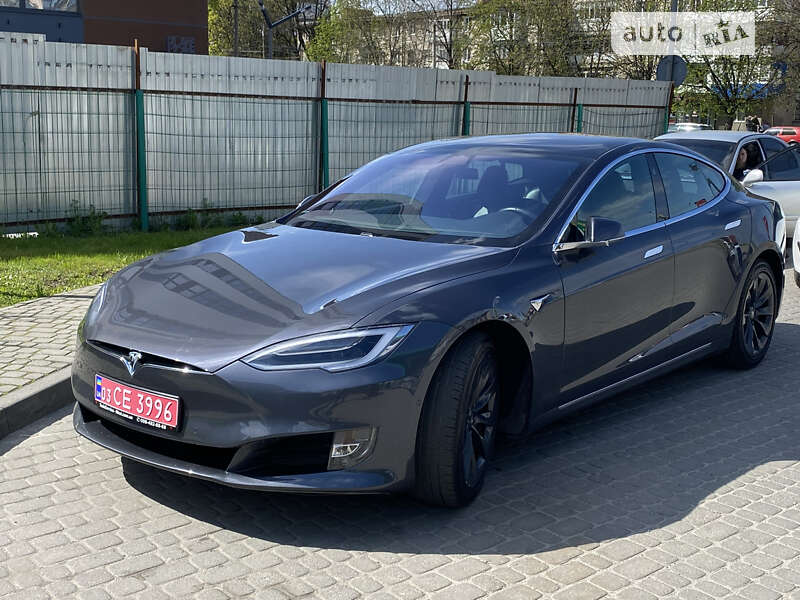 Лифтбек Tesla Model S 2019 в Львове