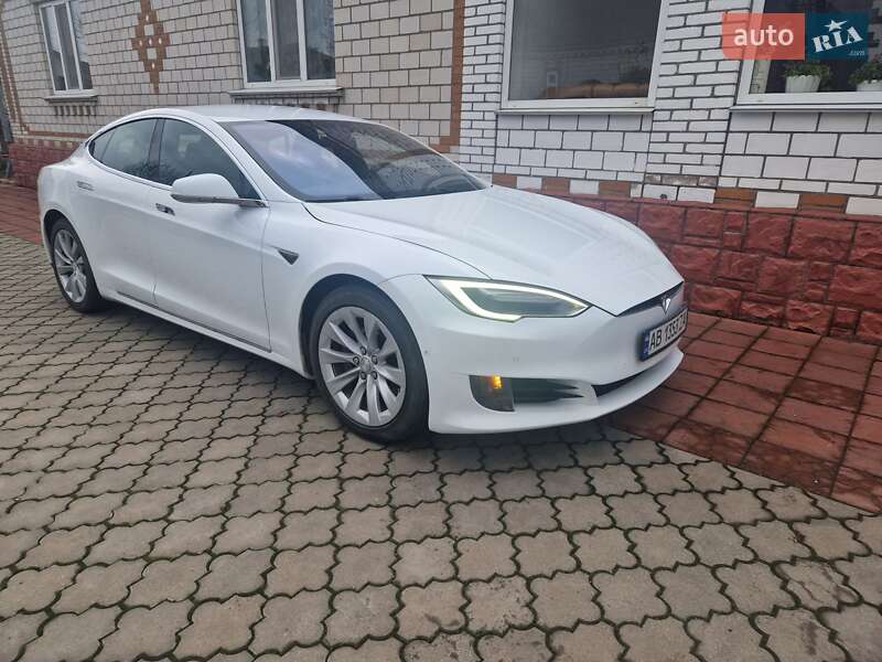 Лифтбек Tesla Model S 2016 в Тульчине