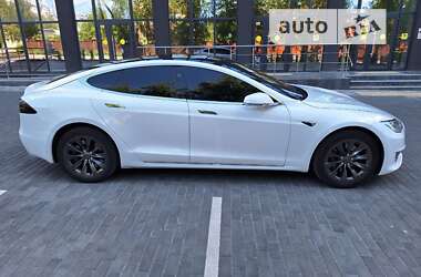 Лифтбек Tesla Model S 2017 в Полтаве