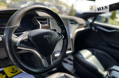 Лифтбек Tesla Model S 2015 в Львове