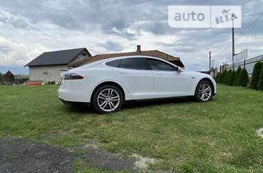 Ліфтбек Tesla Model S 2013 в Чернівцях