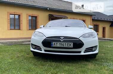 Лифтбек Tesla Model S 2013 в Черновцах