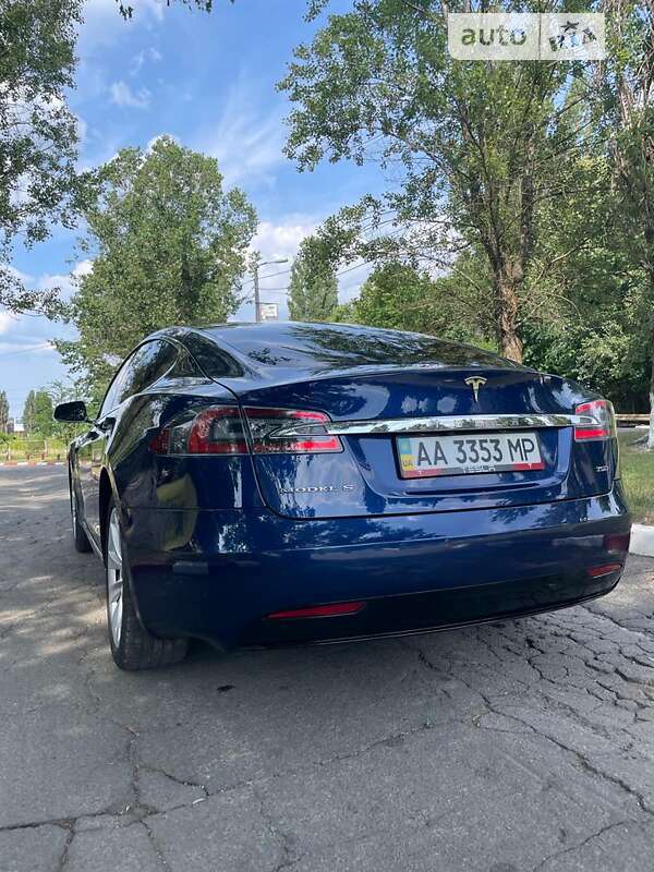 Лифтбек Tesla Model S 2018 в Киеве