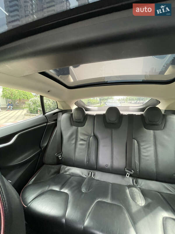Ліфтбек Tesla Model S 2013 в Києві