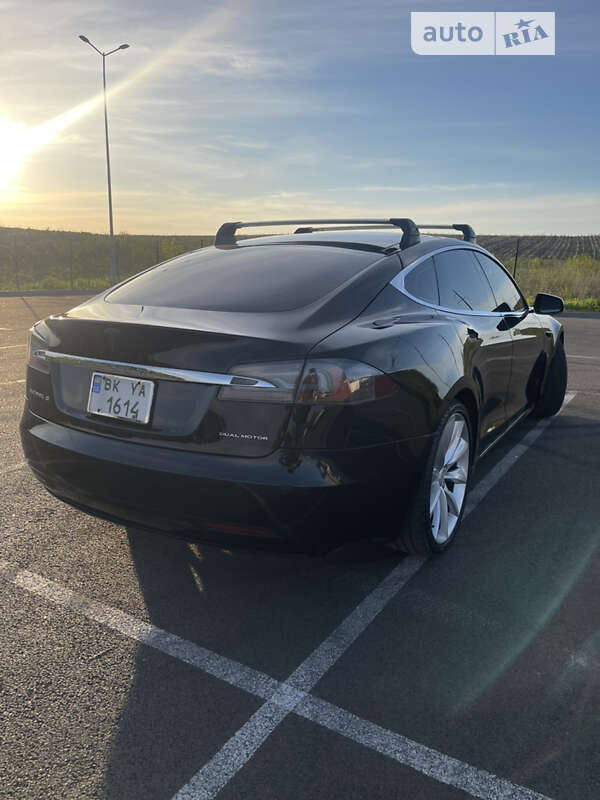 Лифтбек Tesla Model S 2017 в Ровно