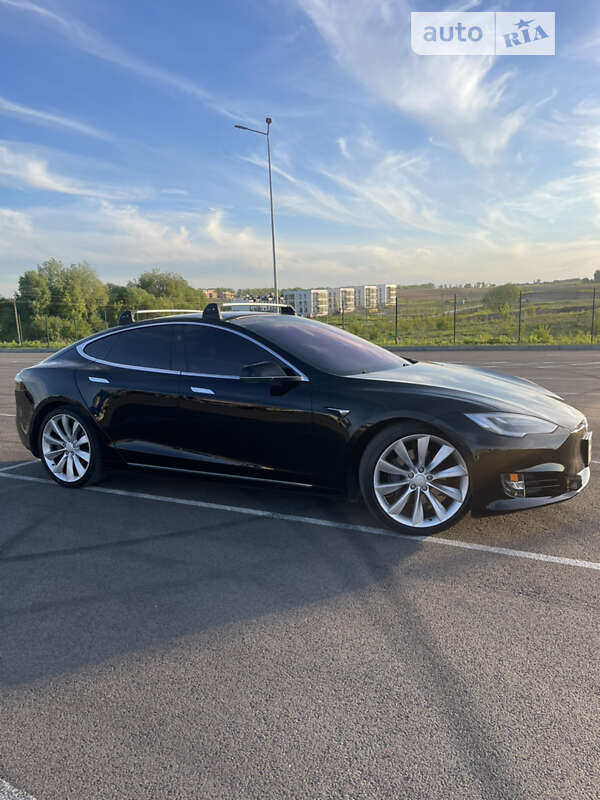 Лифтбек Tesla Model S 2017 в Ровно