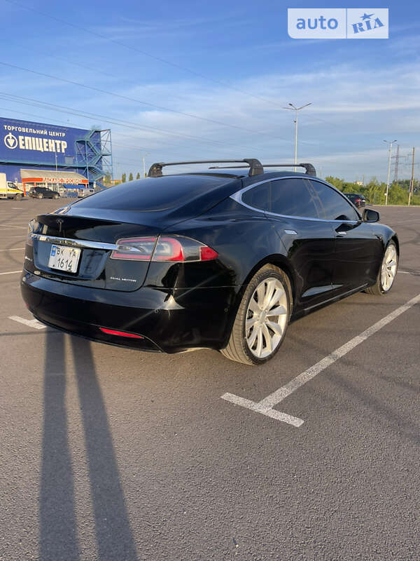Лифтбек Tesla Model S 2017 в Ровно