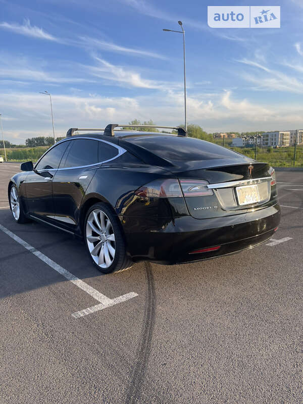 Лифтбек Tesla Model S 2017 в Ровно